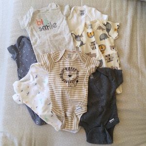 NWOT Newborn Baby Bodysuits Neutral Animals